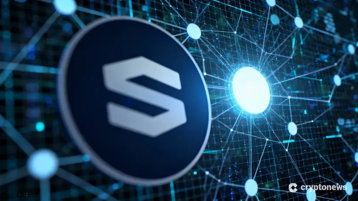 ソラナのロゴと、一部が薄暗くなったデジタルネットワーク