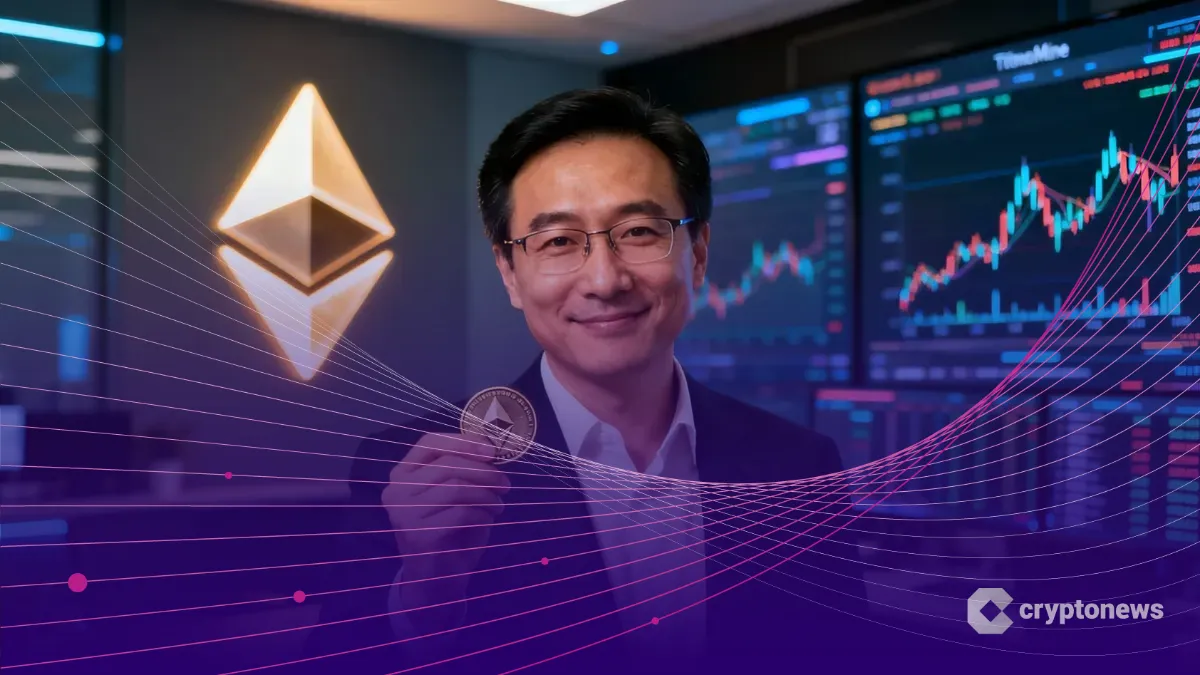 BitMine会長トム・リー氏がイーサリアムのコインを持ち自信に満ちた表情を見せる様子