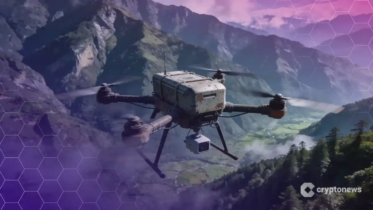 ブータンのヒマラヤ山脈上空を飛行しデータを運搬するドローン