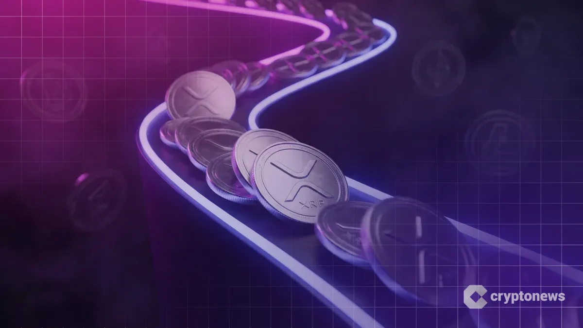 暗い背景の中で他の仮想通貨が流出する一方、輝く銀色のXRPコインが紫色の光の道に沿って力強く流入し続ける様子