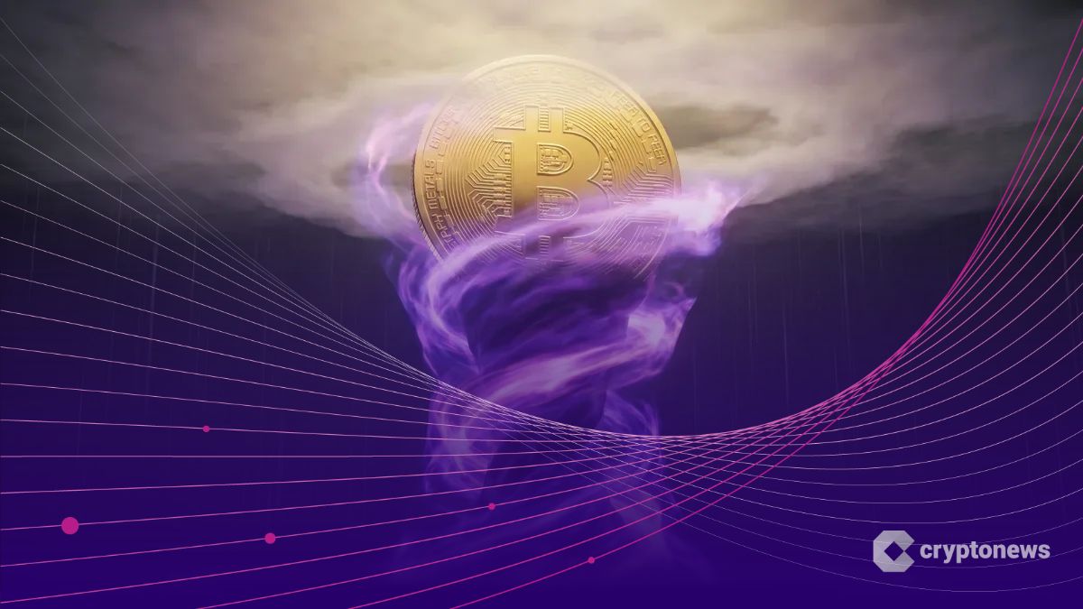 紫色のエネルギー上昇気流に乗って急上昇する巨大なゴールドビットコインコイン