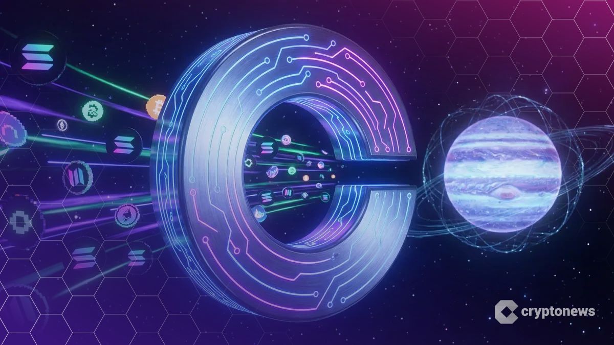 Coinbaseのロゴのゲートを通過するSolanaのトークンとエネルギー、背景にJupiter
