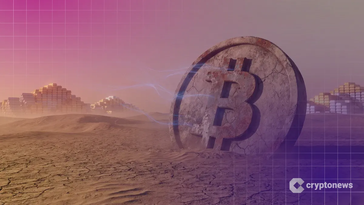 広大な乾燥したデジタル砂漠に佇む風化した巨大なビットコインのモノリスと、遠くの金銀の山へ流れるエネルギ