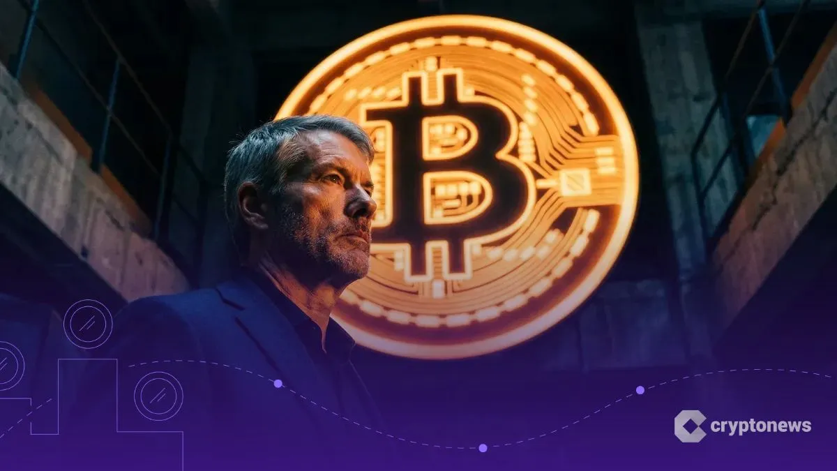 マイケル・セイラーとビットコインロゴの劇的な構図