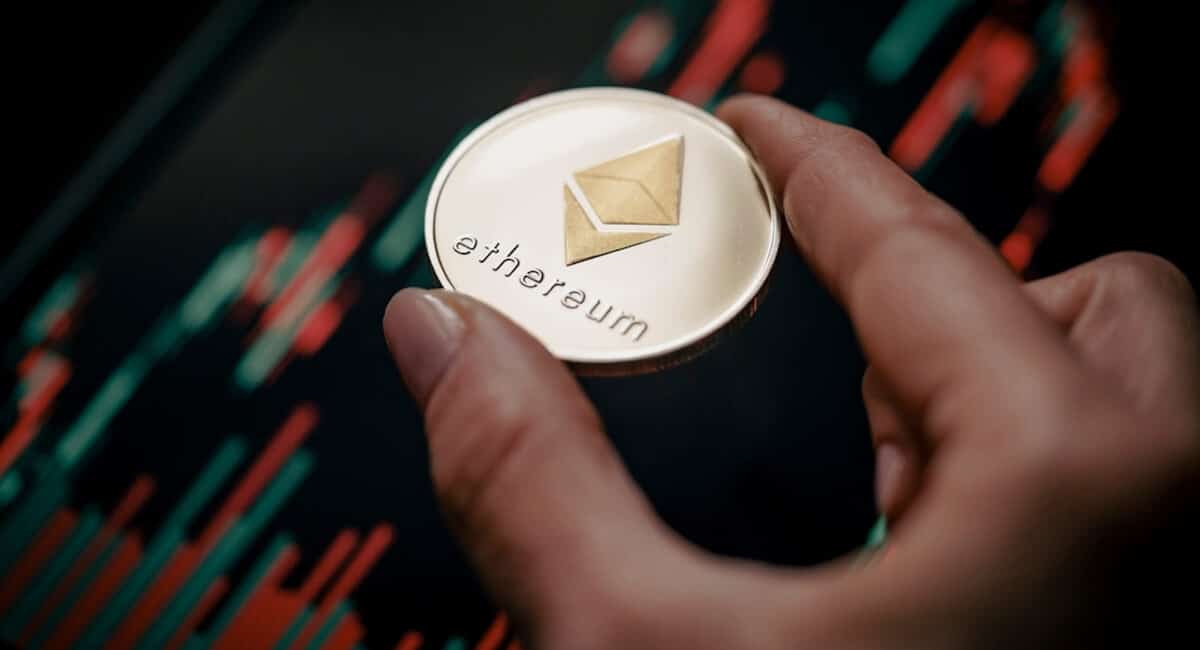 Ethereum koers ETH ETF uitstroom augustus