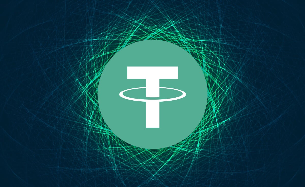 شعار تيذر (Tether) وحوله دائرةٌ باللون الأبيض داخل دائرة خضراء - المصدر: Adobe