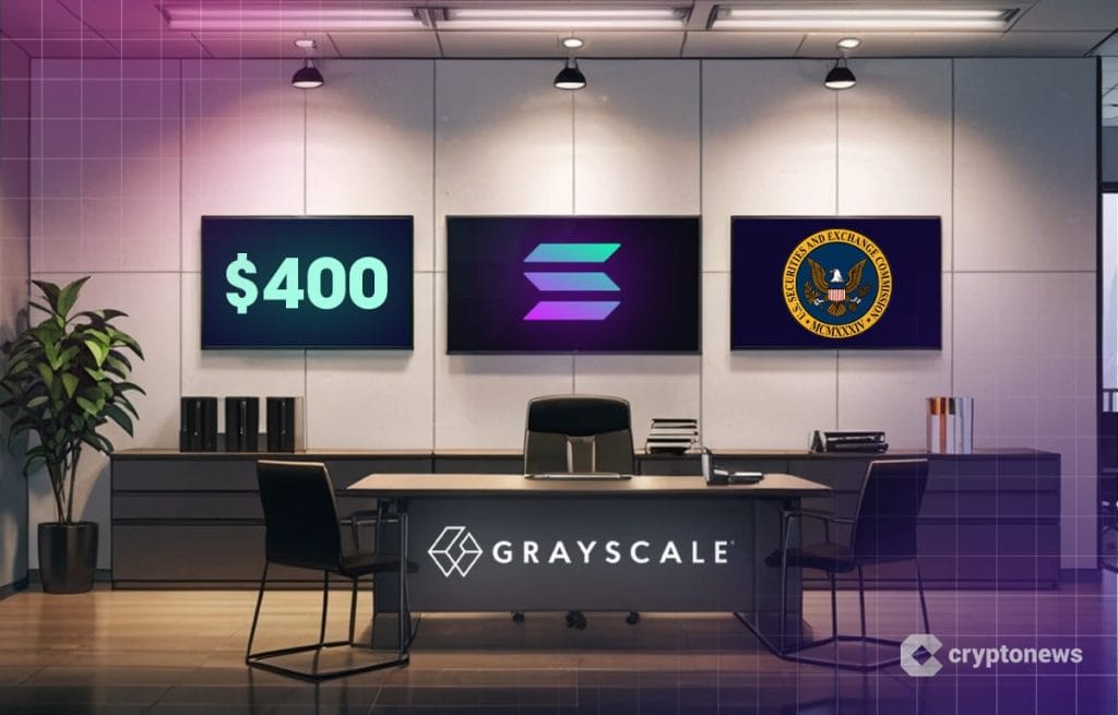 شعار سولانا يتوسط شعار SEC ومبلغ 400$ خلف مكتب يتصدّره شعار Grayscale
