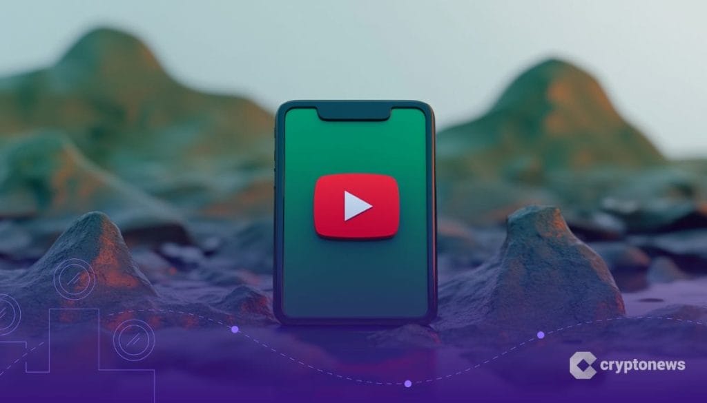 شاشة هاتف ذكي على أرض وعرة تعرض شعار اليوتيوب