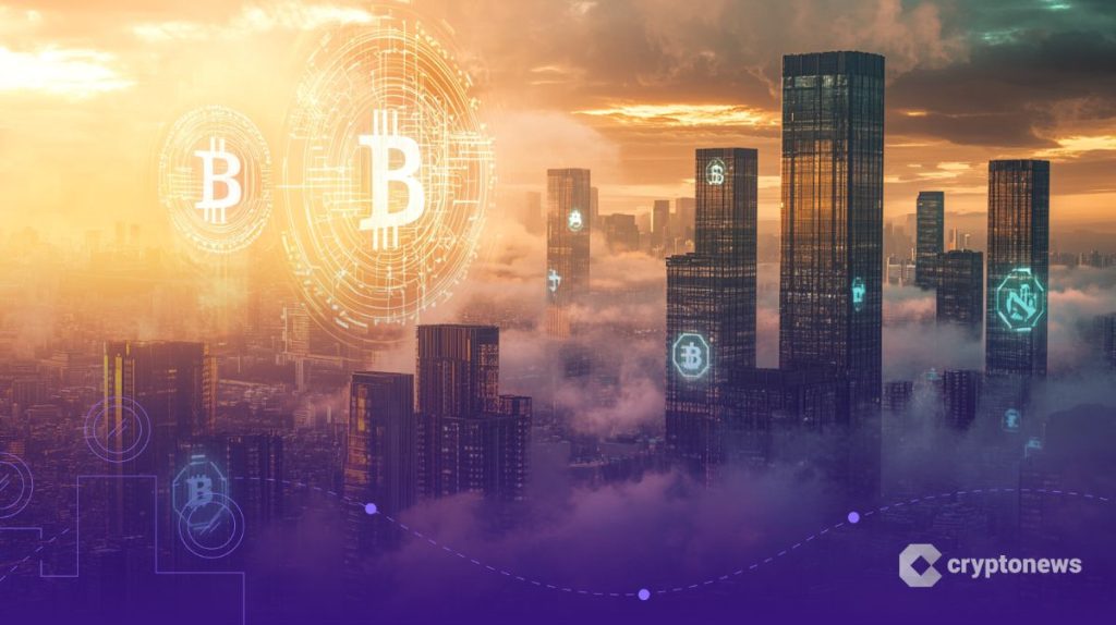 مدينة مستقبلية يغمرها الضباب، مع أبراج شاهقة تضيء عليها شعارات العملات الرقمية