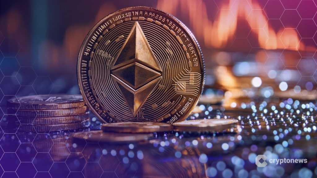 عملة معدنية تحمل شعار إيثيريوم على خلفية شموع تداول حمراء
