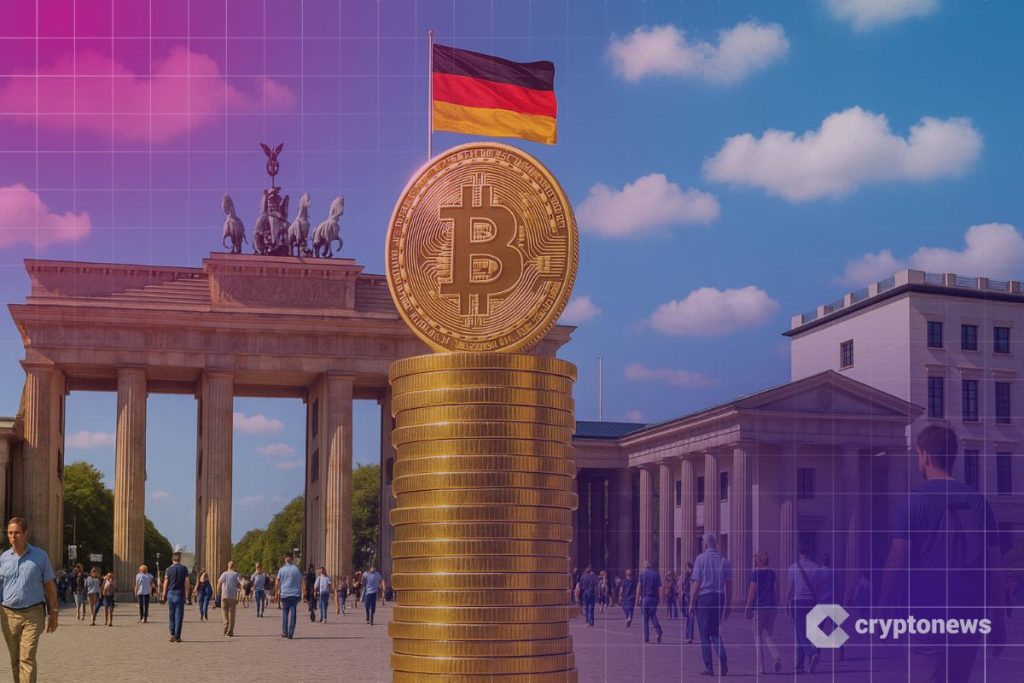 عملات ذهبية متراصة تحمل شعار عملة بيتكوين (Bitcoin) يعلوها العلم الألماني في ساحة تراثية رحبة
